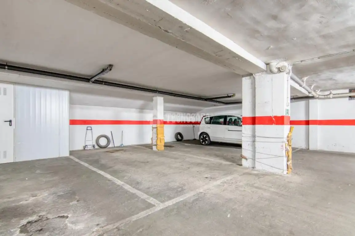 Parkplatz von Garage zum Verkauf in Salamanca