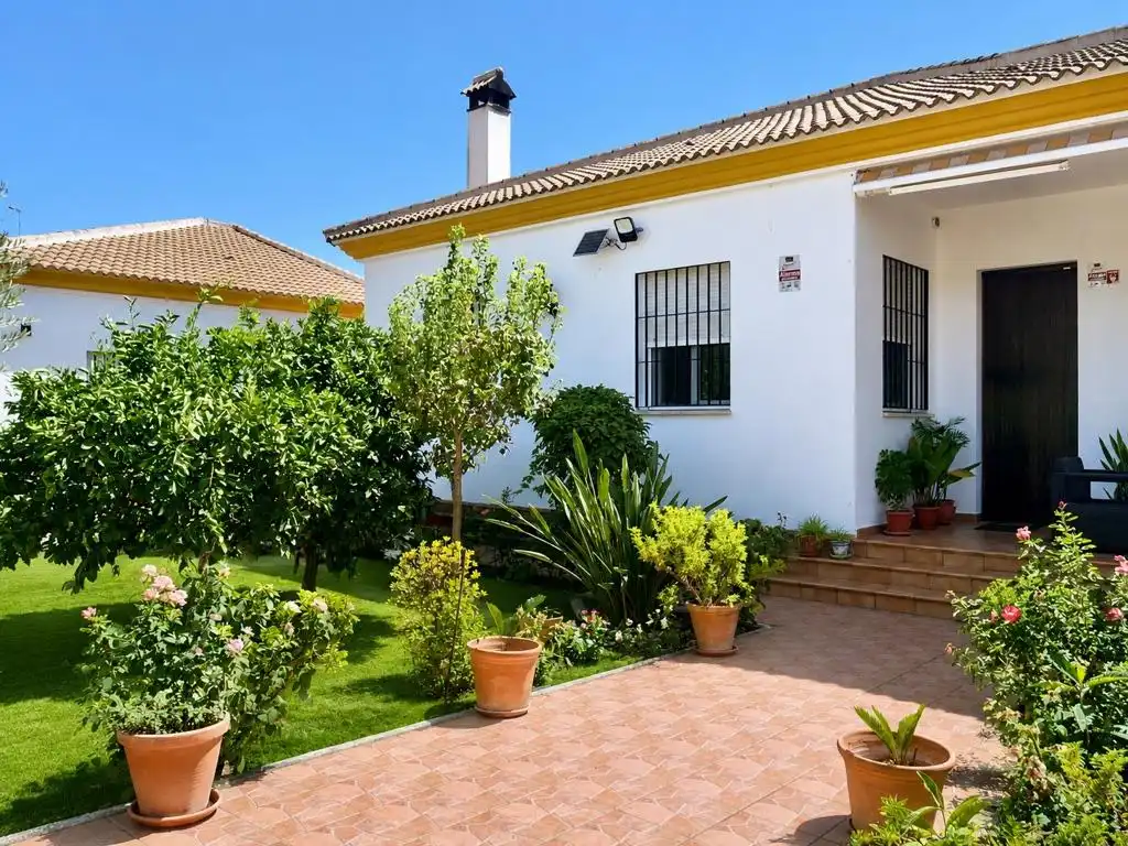Jardín de Casa o chalet en venta en Hinojos con Aire acondicionado, Jardín privado y Terraza