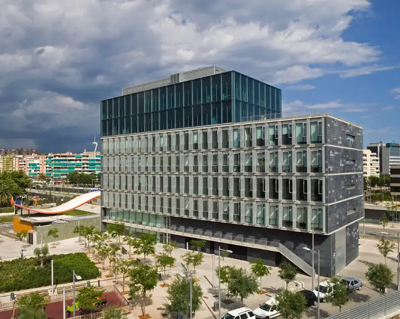 Exterior view of Office for rent in L'Hospitalet de Llobregat  with Air Conditioner, Heating and Terrace