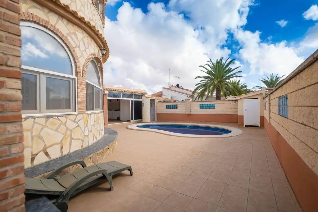 Piscina de Casa o xalet en venda en Orihuela