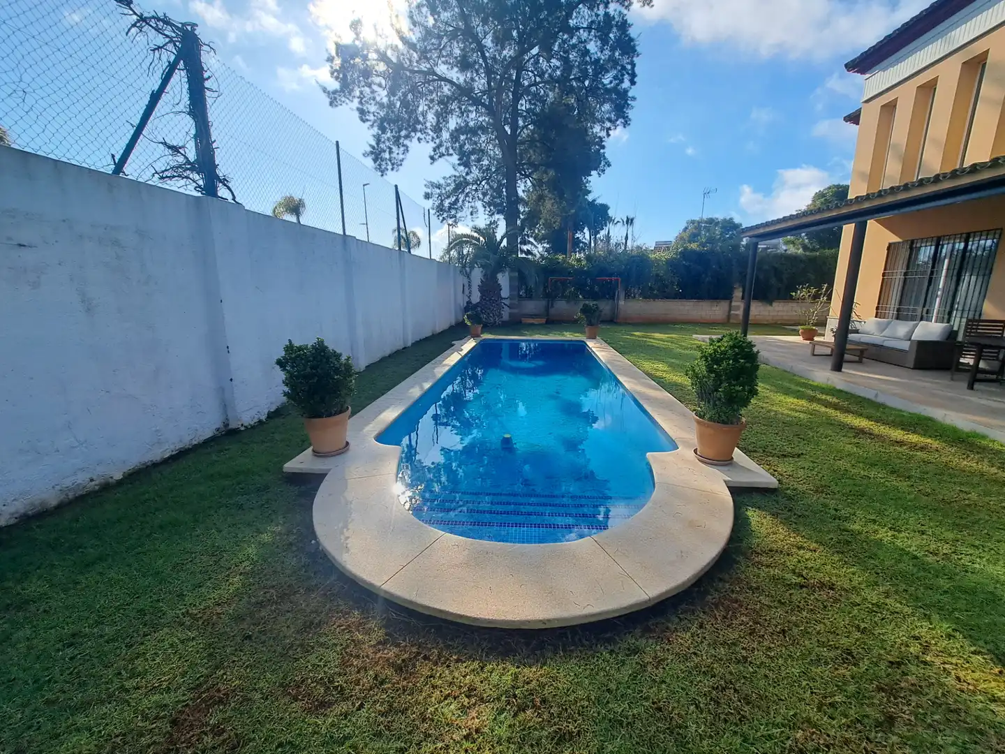 Piscina de Casa o xalet en venda en Dos Hermanas amb Aire condicionat, Jardí privat i Terrassa