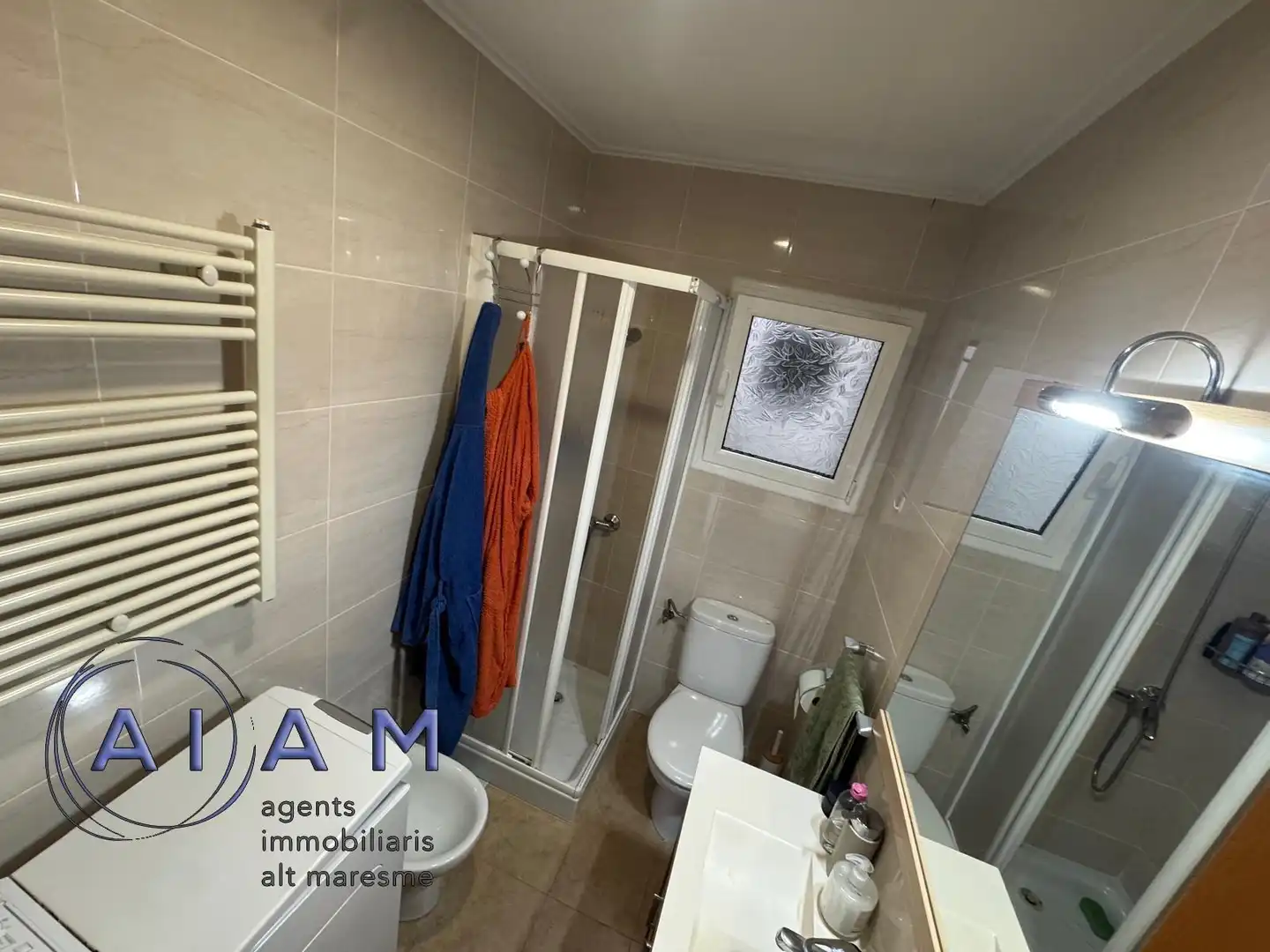 Bathroom of Flat for sale in Pineda de Mar  with Air Conditioner, Heating and Parquet flooring