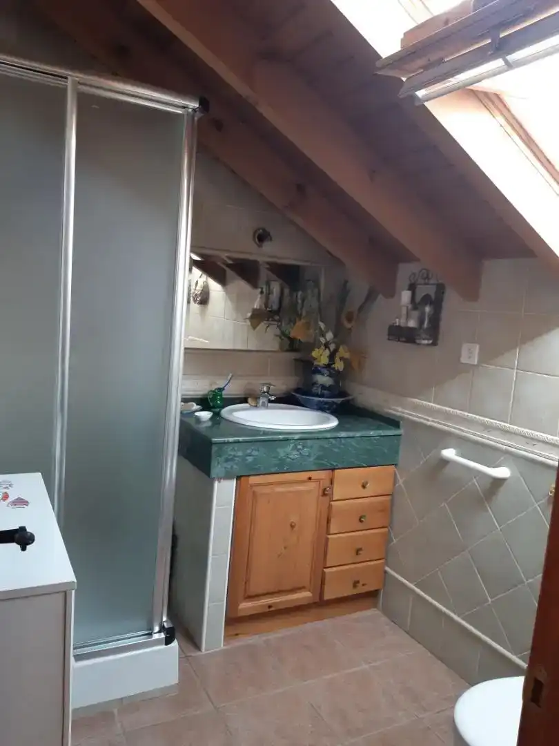 Baño de Casa adosada en venta en Carrocera con Trastero, Amueblado y Horno
