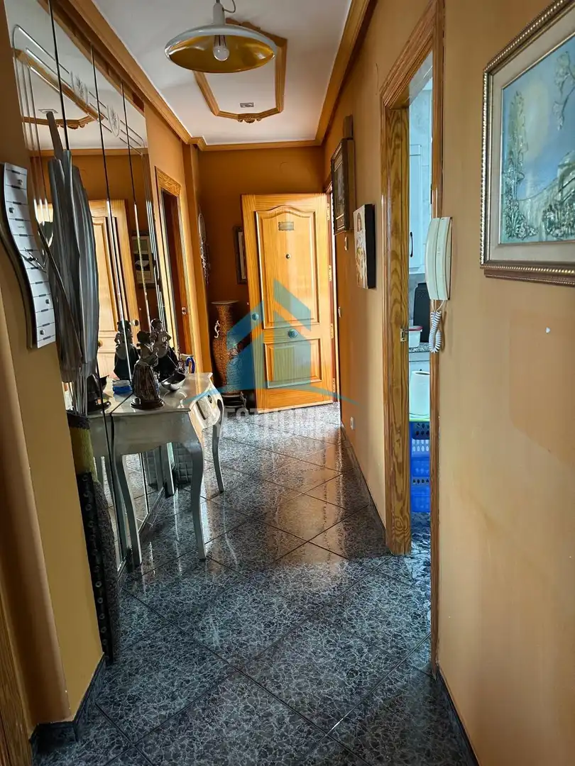 Wohnung zum Verkauf in Cullera mit Klimaanlage, Privatgarten und Terrasse