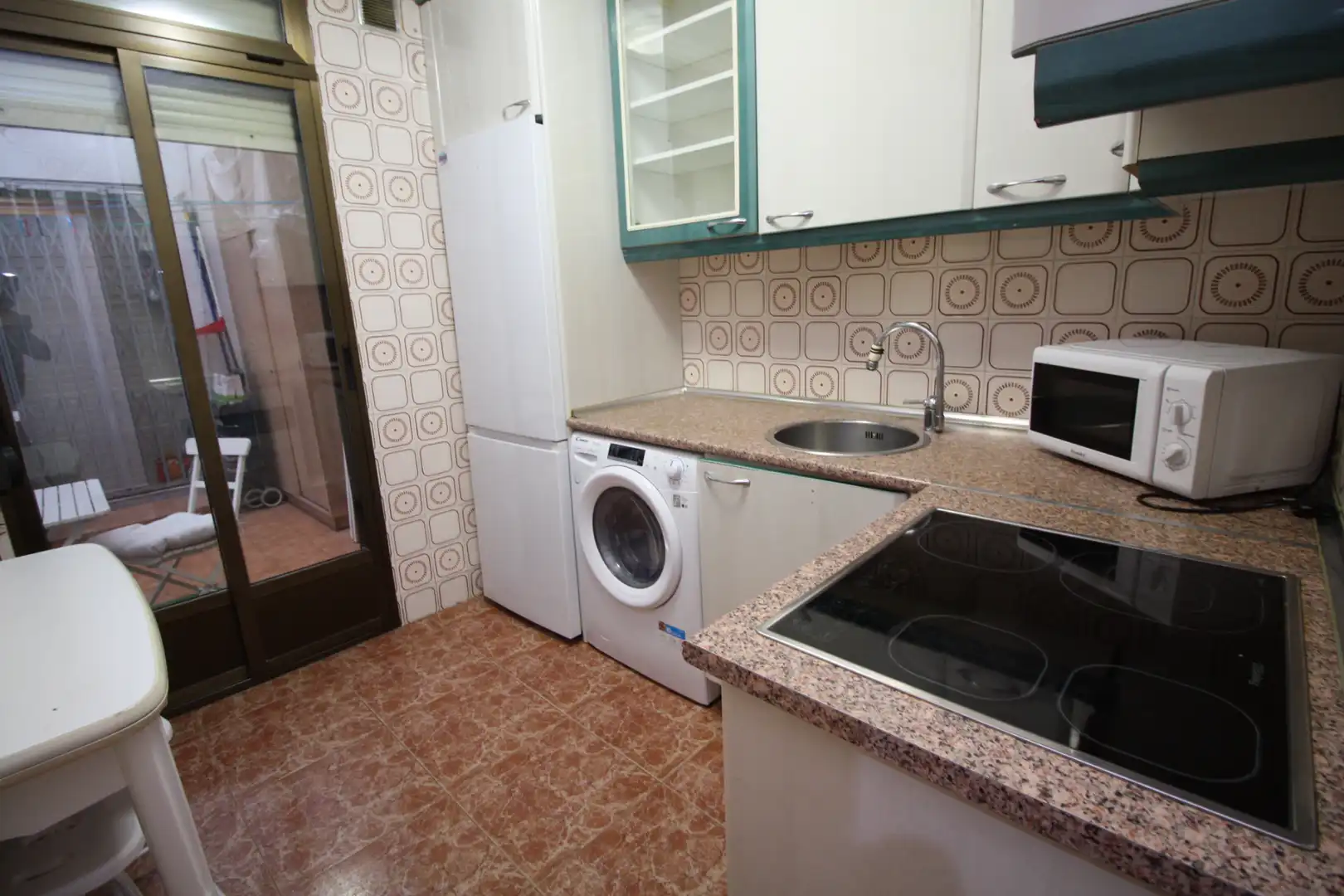 Cocina de Piso de alquiler en Valladolid con Amueblado, Lavadora y Microondas