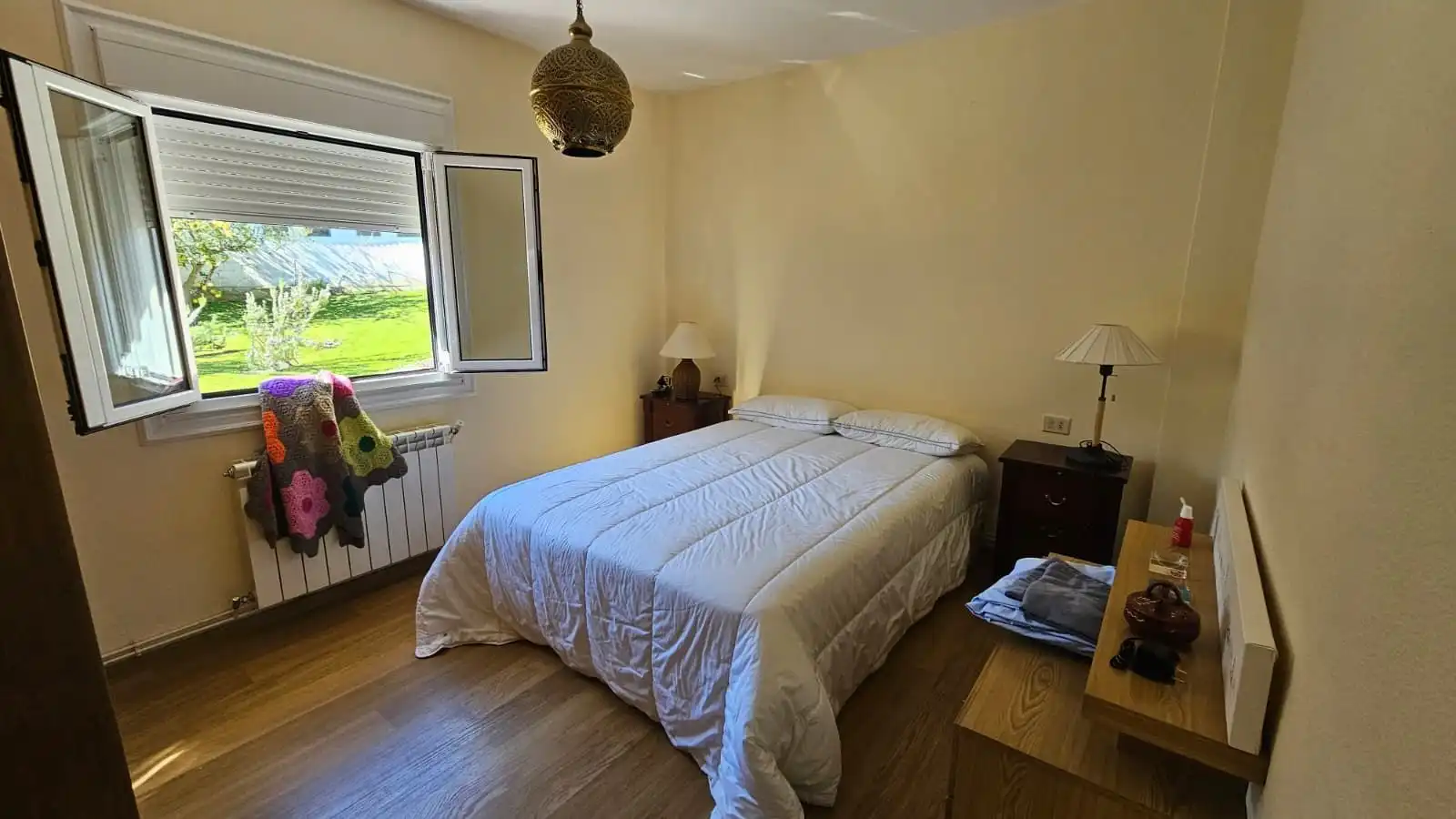 Dormitori de Casa o xalet de lloguer en Oleiros amb Calefacció
