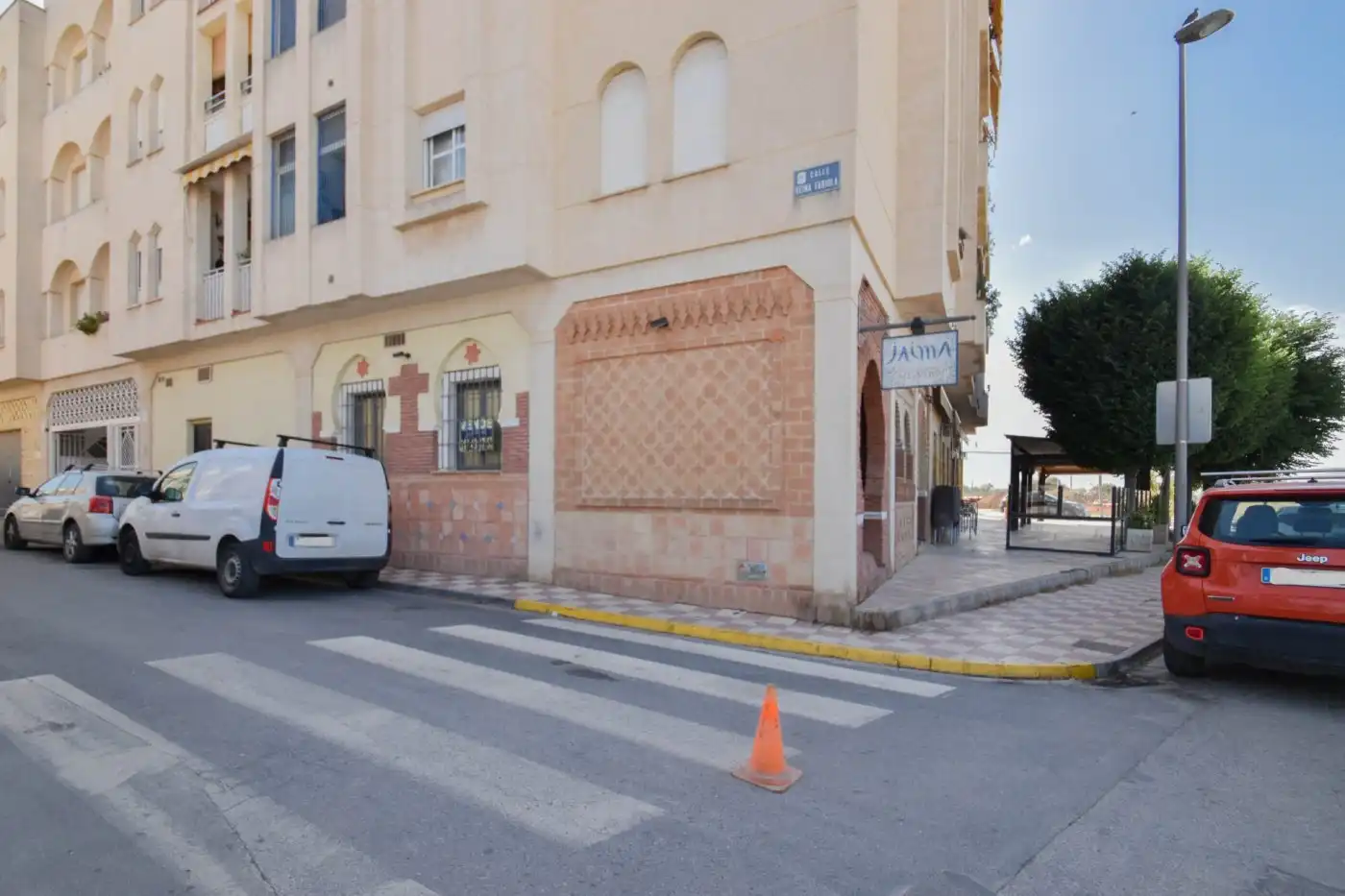 Local comercial en venda a Calle reina fabiola