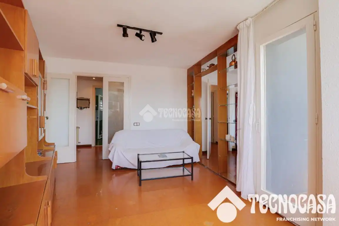 Sala de estar de Piso en venta en Sant Boi de Llobregat con Balcón