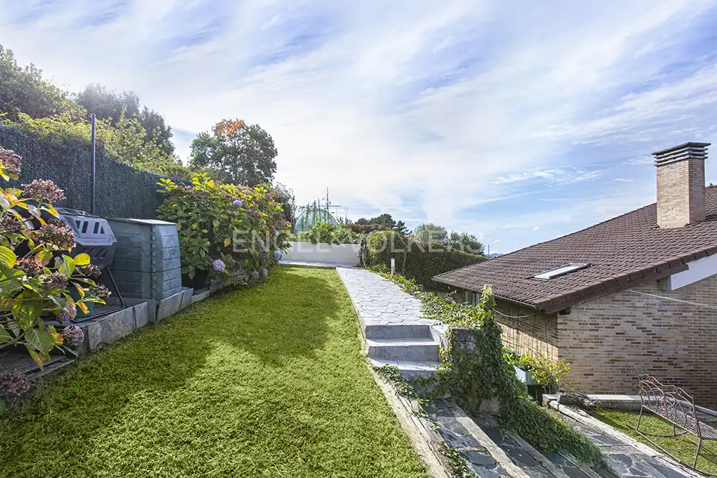 Jardín de Casa o chalet en venta en Gijón  con Calefacción, Jardín privado y Terraza