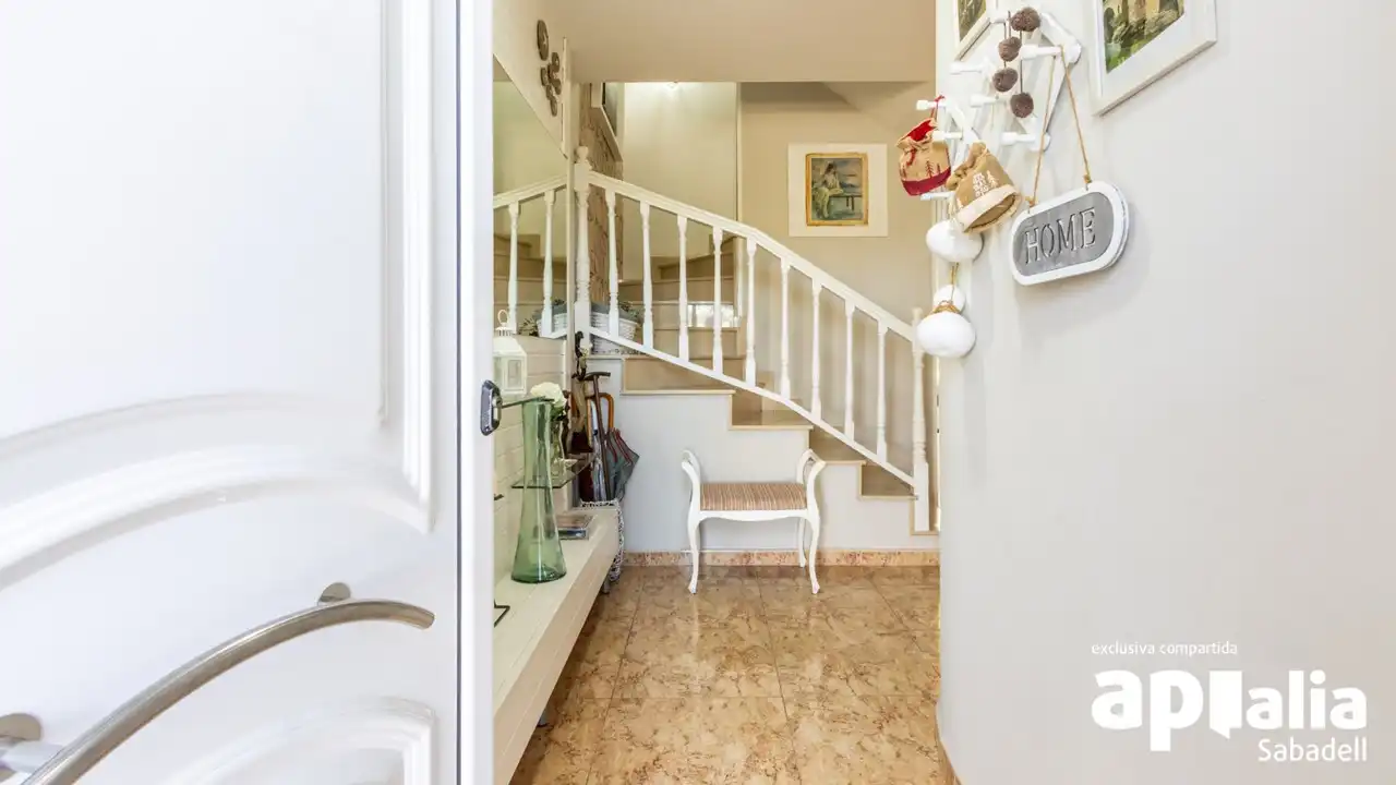 Casa en venta en Carrer ďIbáñez de Aldecoa, imagen 2