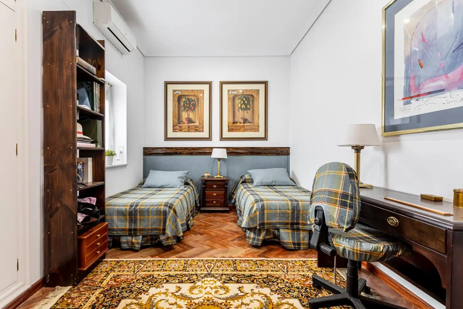 Bedroom of Houses for sale in Chiva  with Air Conditioner, Private garden and Terrace