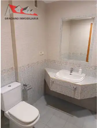 Baño de Piso de alquiler en Albacete con Calefacción, Terraza y Amueblado
