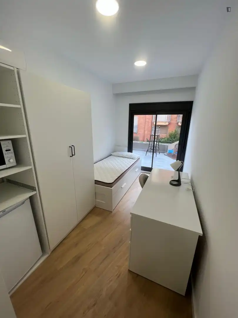 Habitación de Apartamento para compartir en Manresa con Aire acondicionado, Amueblado y Horno