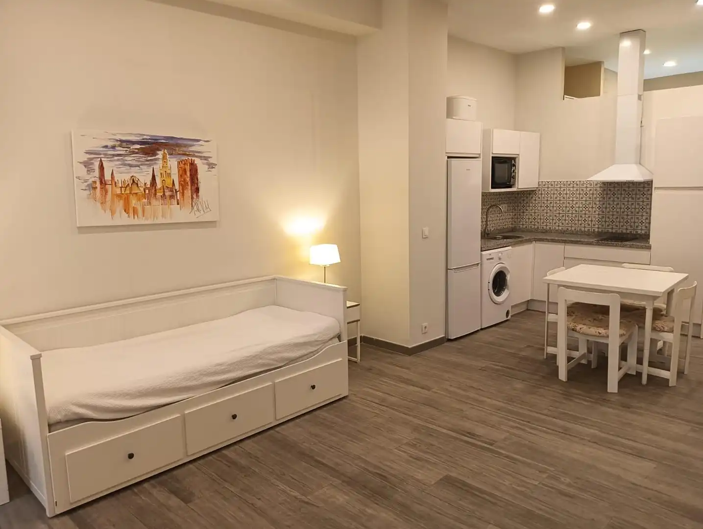 Dormitori de Apartament de lloguer en Sevilla amb Aire condicionat i Moblat