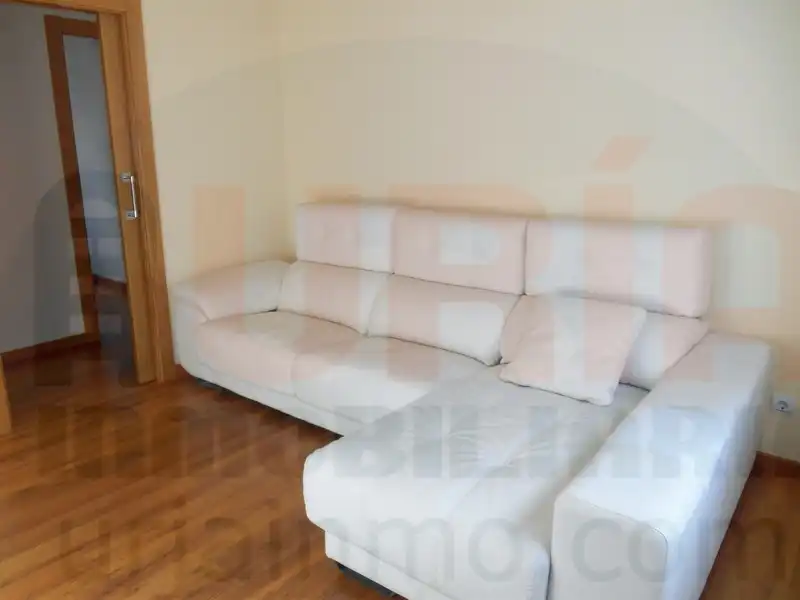 Sala d'estar de Pis en venda en Oviedo  amb Calefacció, Forn i Microones