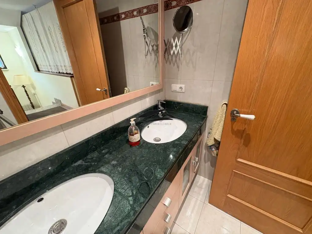 Baño de Casa o chalet en venta en Santibáñez de la Sierra con Aire acondicionado, Calefacción y Terraza