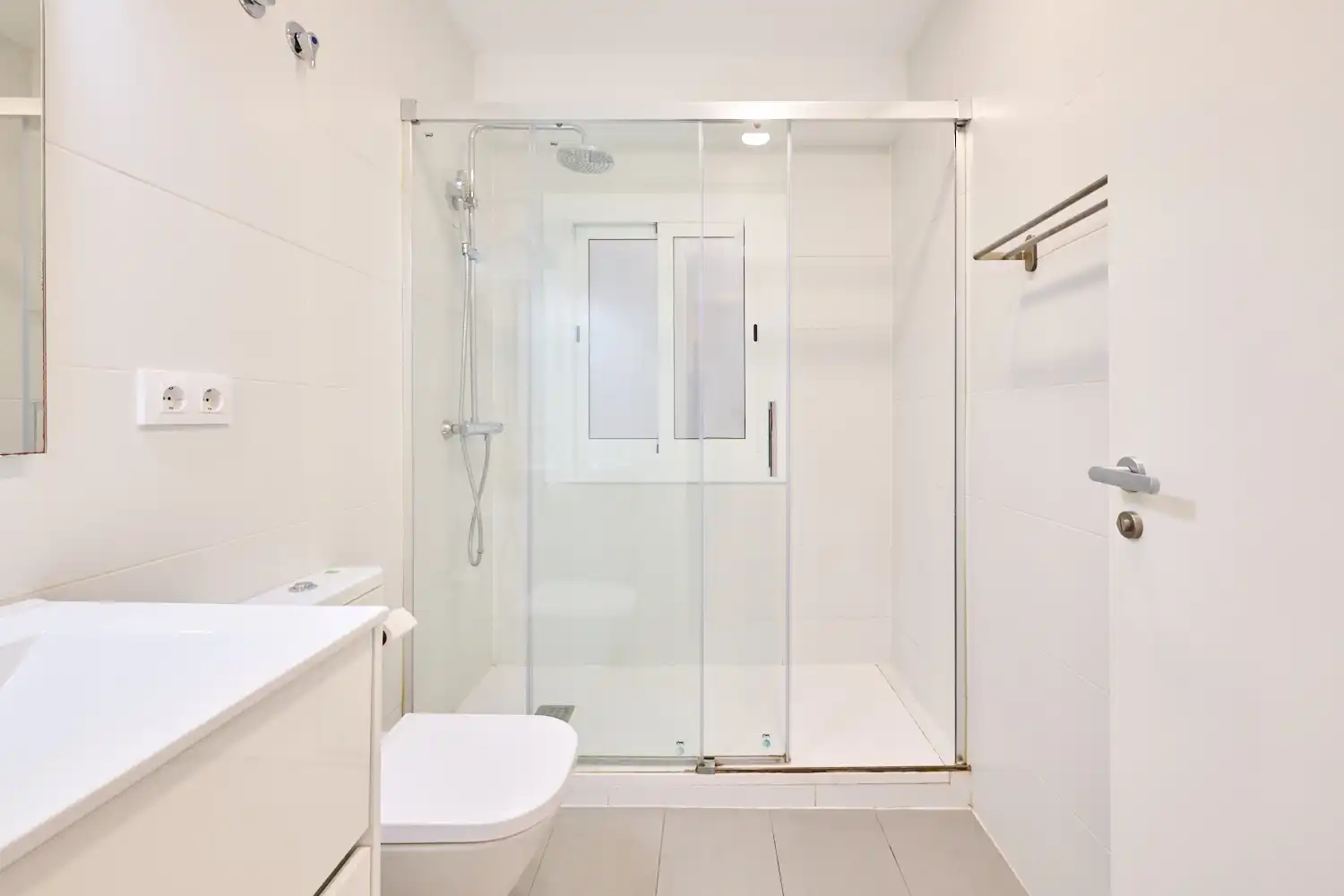 Baño de Piso en venta en Barcelona con Aire acondicionado, Calefacción y Horno