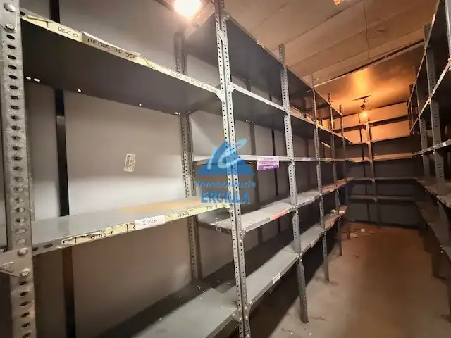 Fabrikhallen zur Miete in Basauri 