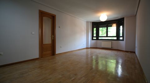 Foto 4 de Piso de alquiler en Calle Villafranca de Duero, Las Villas - Valparaiso - El Peral, Valladolid Capital