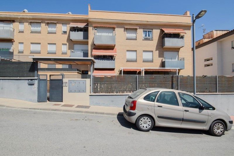 Vista exterior de Piso en venta en Las Gabias con Aire acondicionado, Terraza y Piscina comunitaria