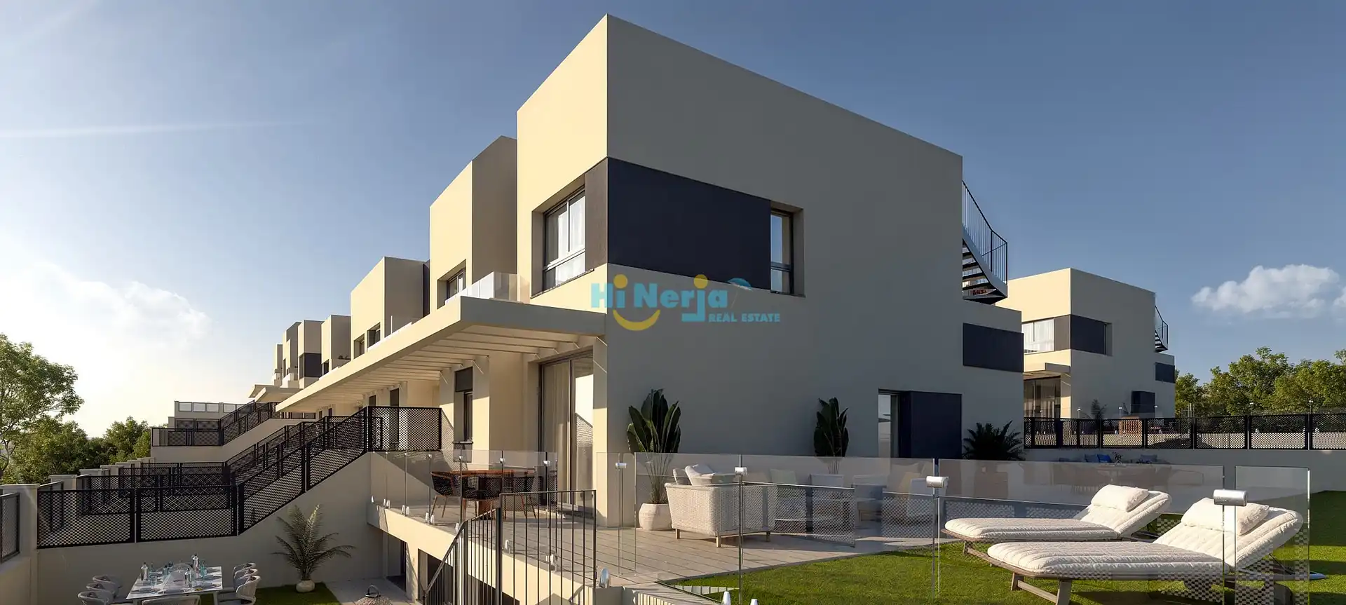 Vista exterior de Casa adosada en venta en Nerja con Terraza y Piscina
