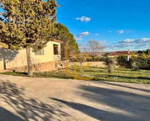 Exterior view of House or chalet for sale in Villar de Cañas  with Air Conditioner, Heating and Private garden