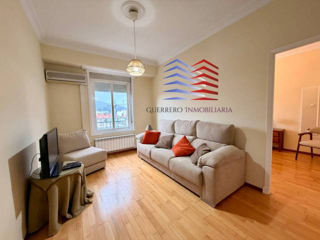 Apartamento en Alquiler en Calle PASEO en Centro