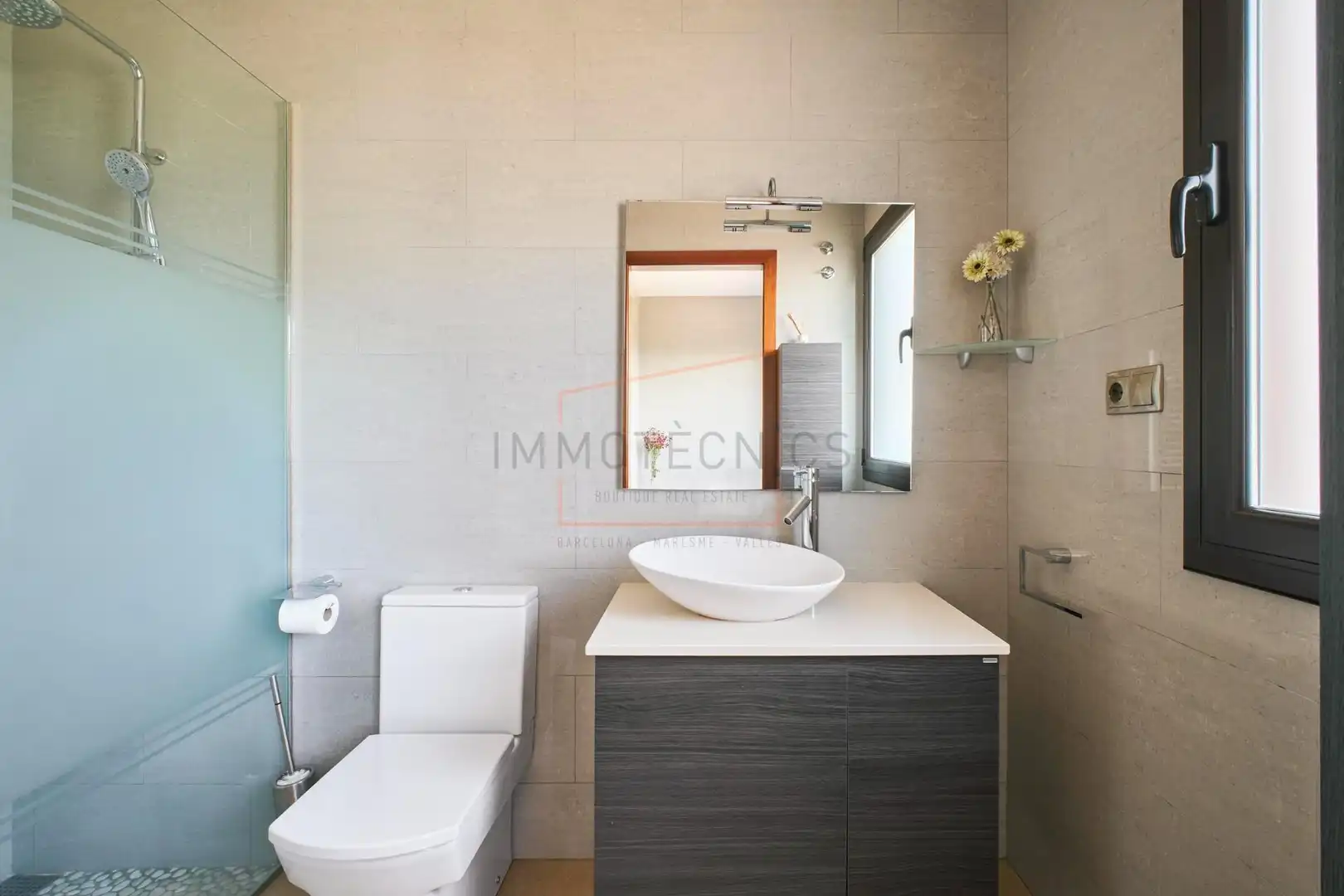 Bany de Casa o xalet en venda en Vilanova del Vallès amb Jardí privat, Terrassa i Piscina