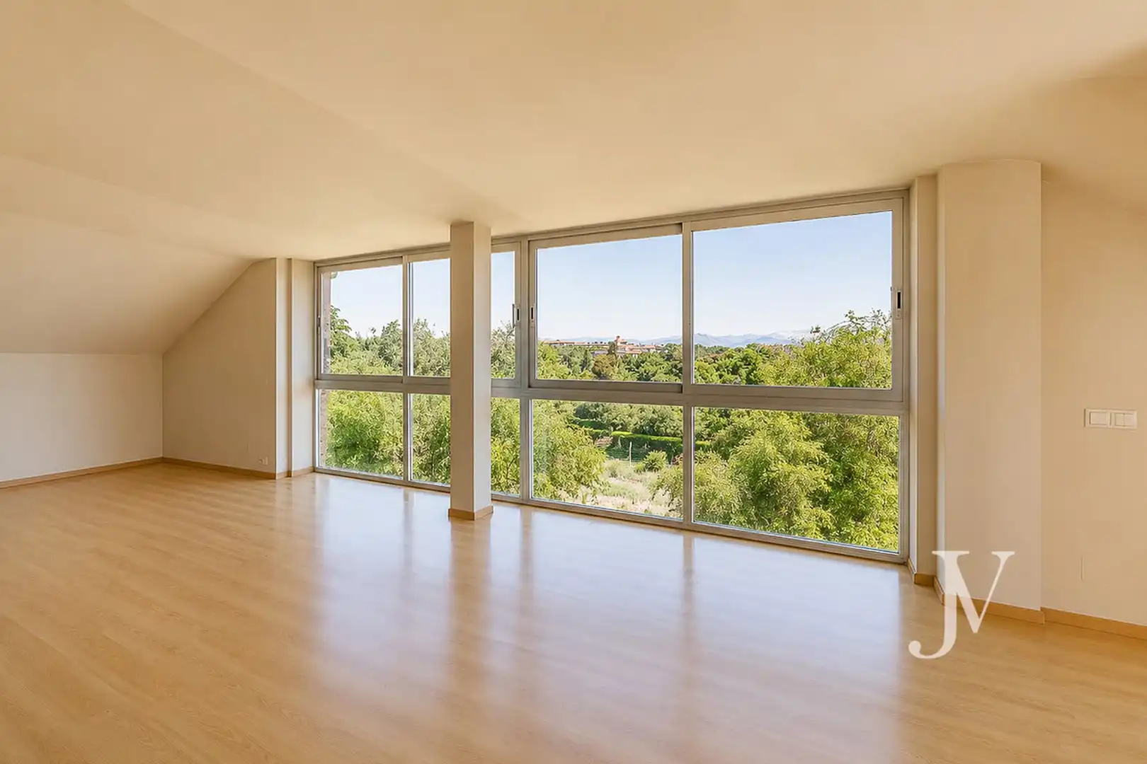 Sala d'estar de Casa o xalet en venda en Pozuelo de Alarcón amb Aire condicionat, Calefacció i Jardí privat
