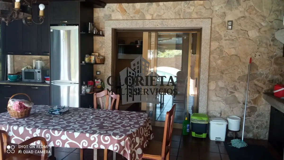 Cuina de Casa o xalet en venda en Nigrán amb Calefacció, Parquet i Terrassa