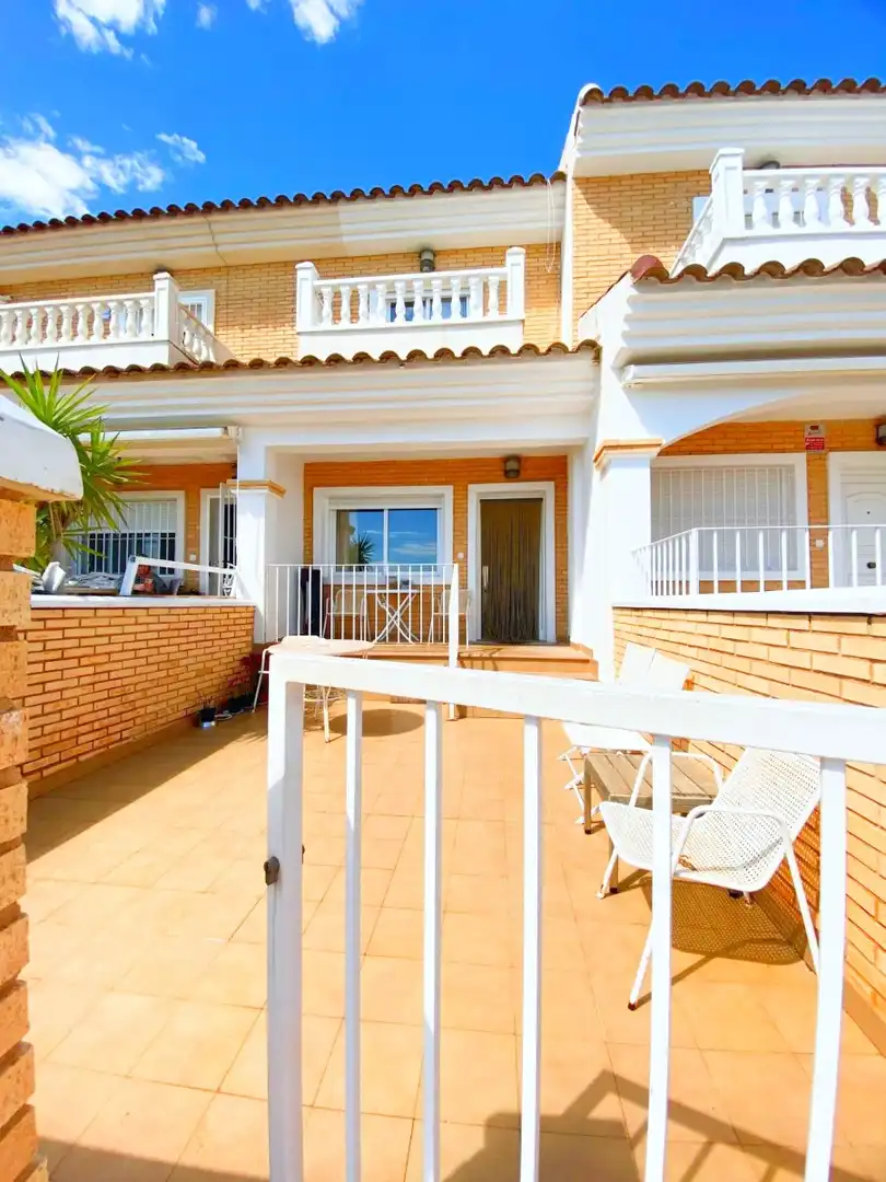 Vista exterior de Casa o xalet en venda en Los Alcázares amb Aire condicionat, Terrassa i Traster