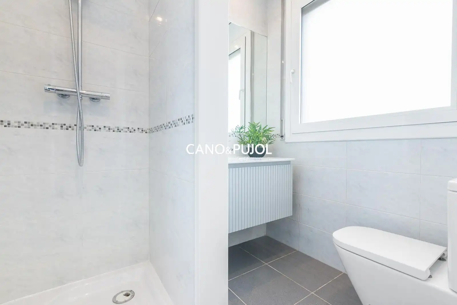 Bathroom of Houses for sale in Sant Cugat del Vallès  with Air Conditioner, Terrace and Swimming Pool