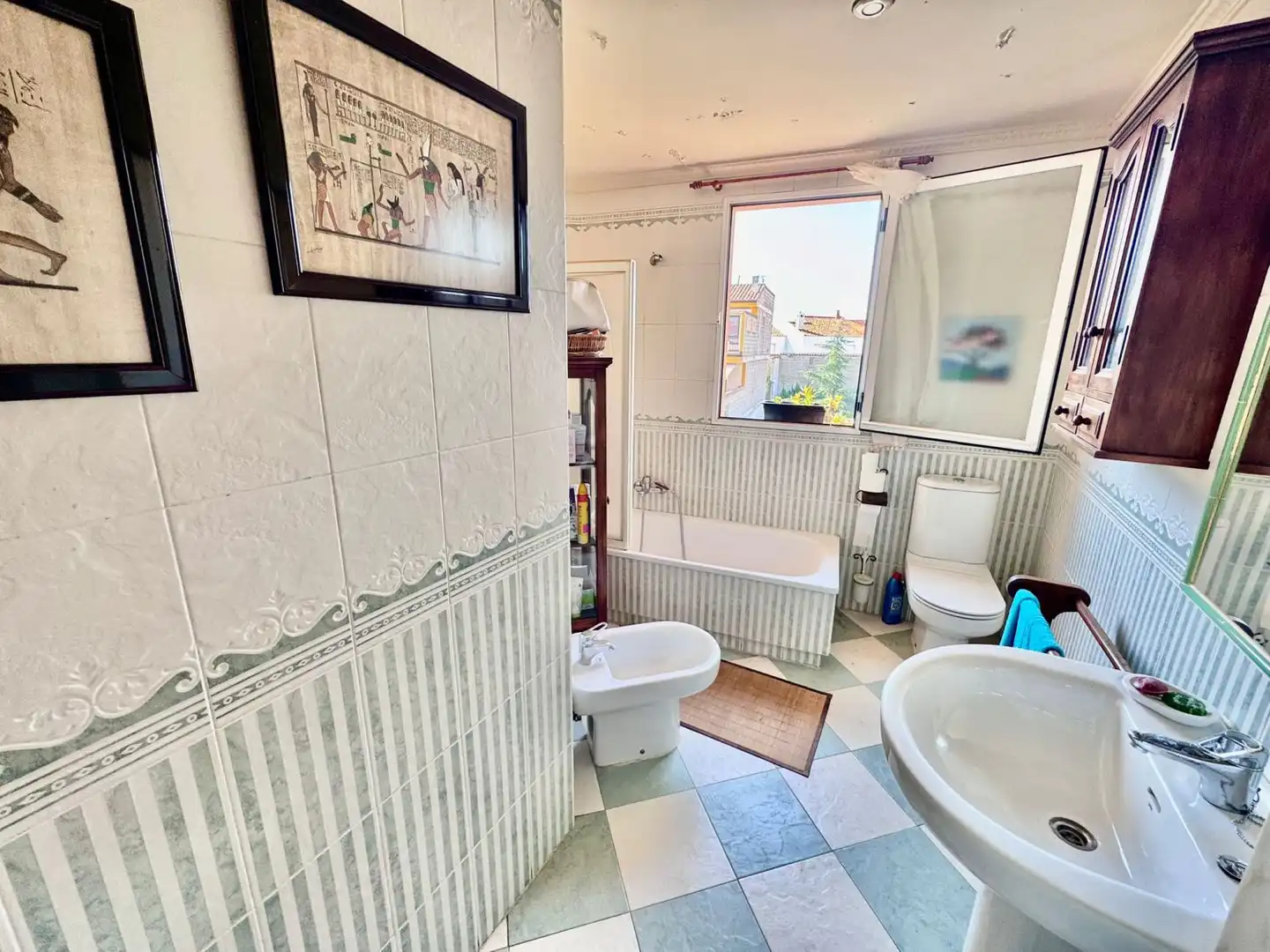 Bathroom of Detached homes for sale in Valdepeñas  with Air Conditioner and Heating