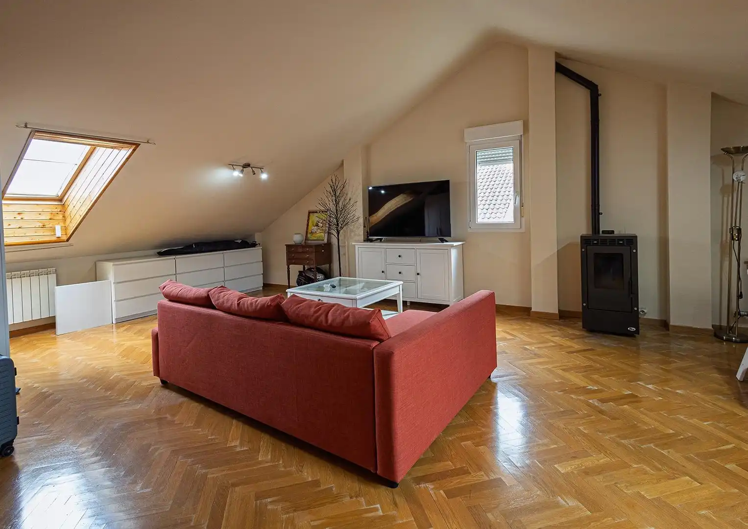 Sala d'estar de Casa o xalet en venda en Valladolid amb Calefacció, Jardí privat i Parquet