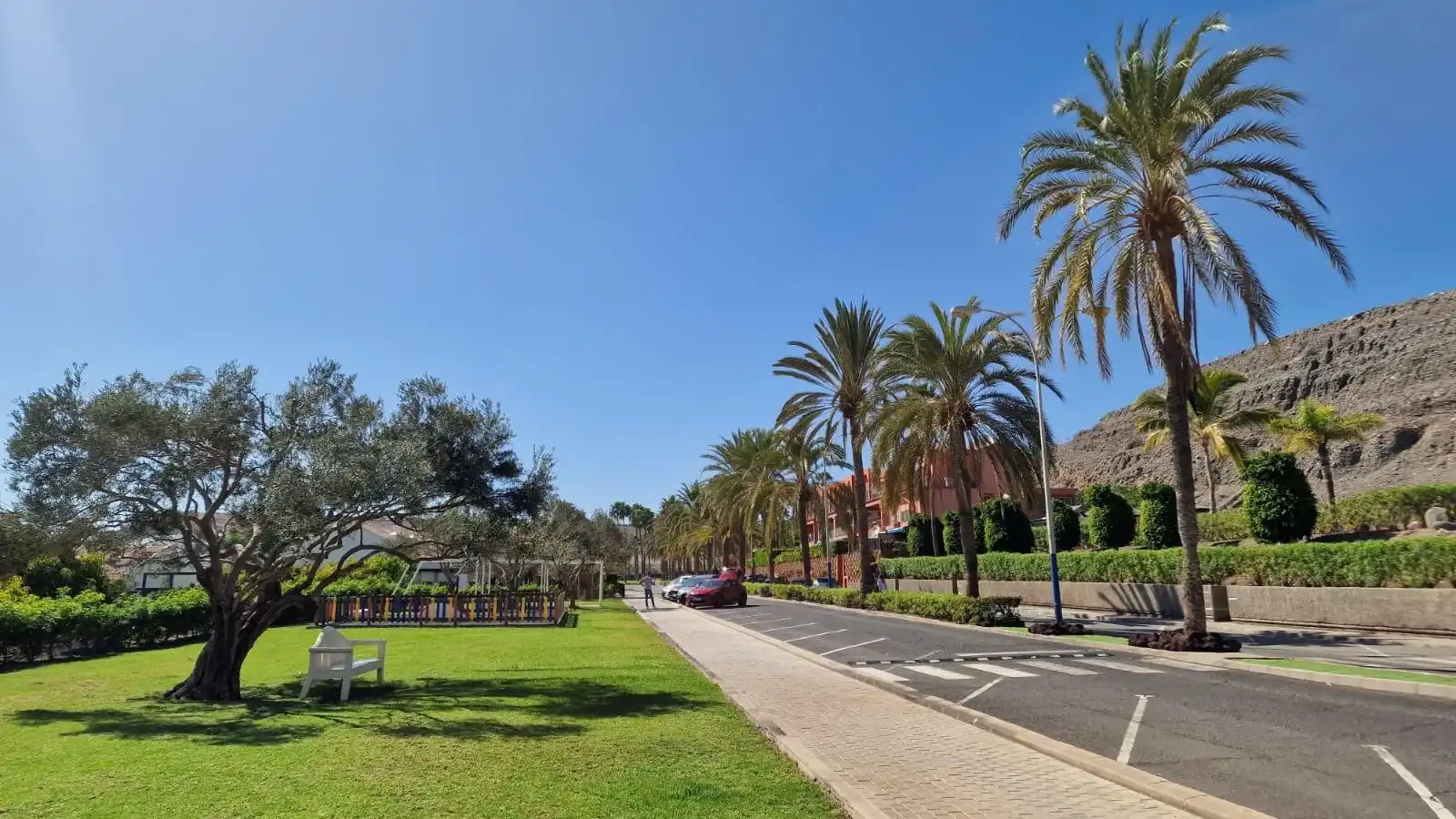 Außenansicht von Einfamilien-Reihenhaus zur Miete in San Bartolomé de Tirajana mit Klimaanlage, Privatgarten und Terrasse