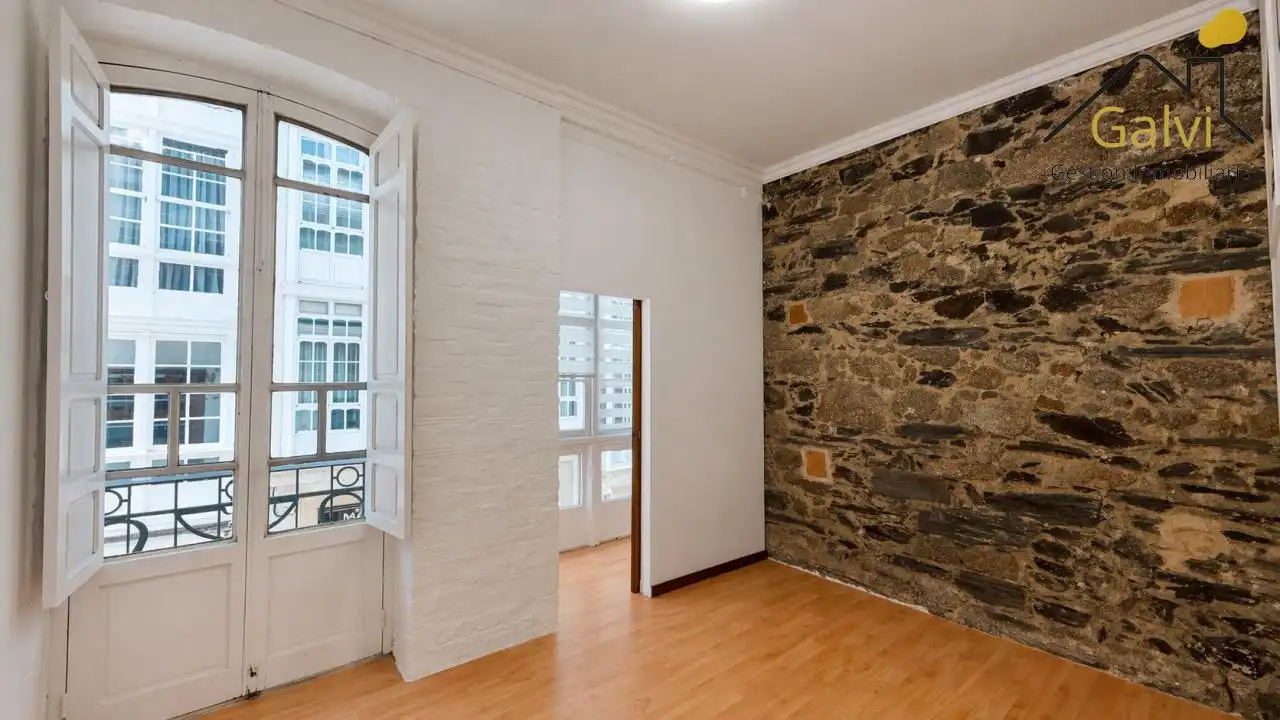 Wohnung zum Verkauf in Ferrol mit Balkon