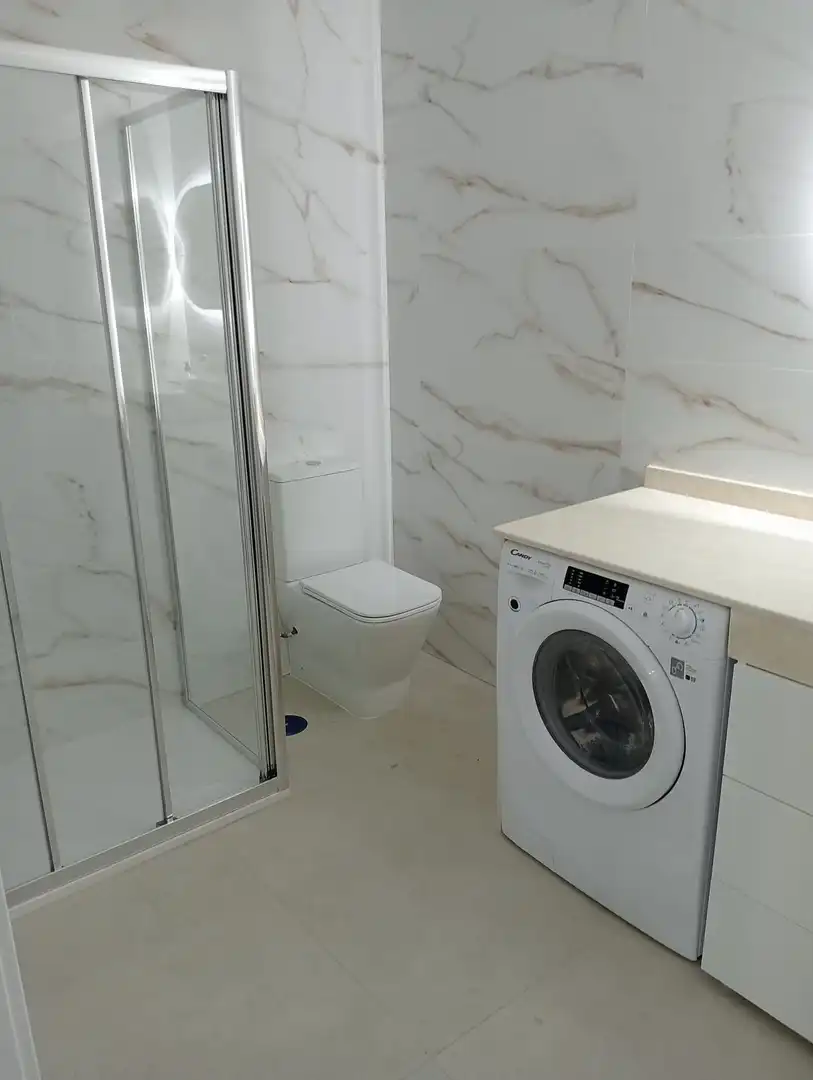 Badezimmer von Wohnungen zur Miete in Cáceres mit Klimaanlage, Heizung und Möbliert