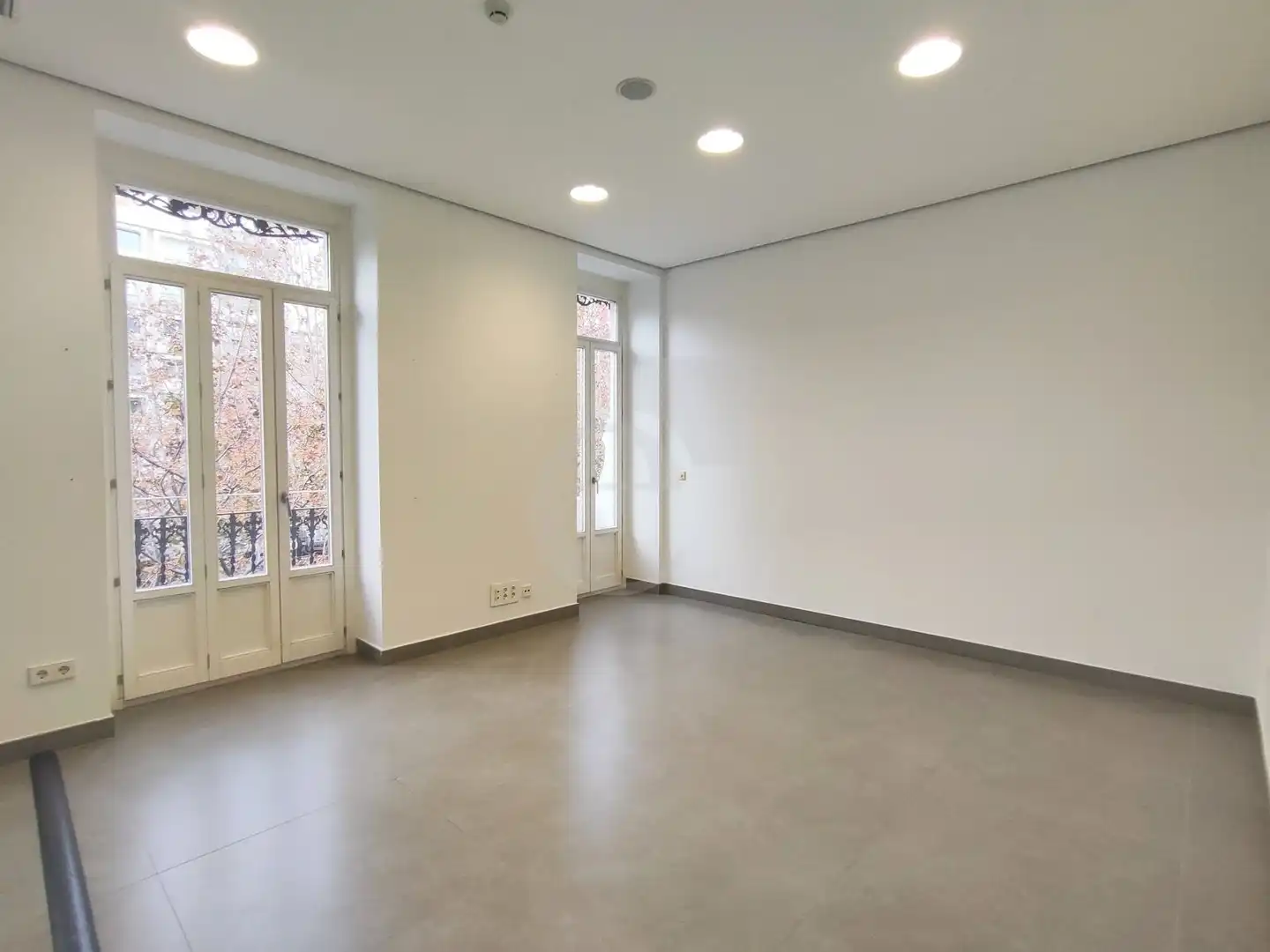 Office space with lift to rent in Marqués del Turia, imagen 2