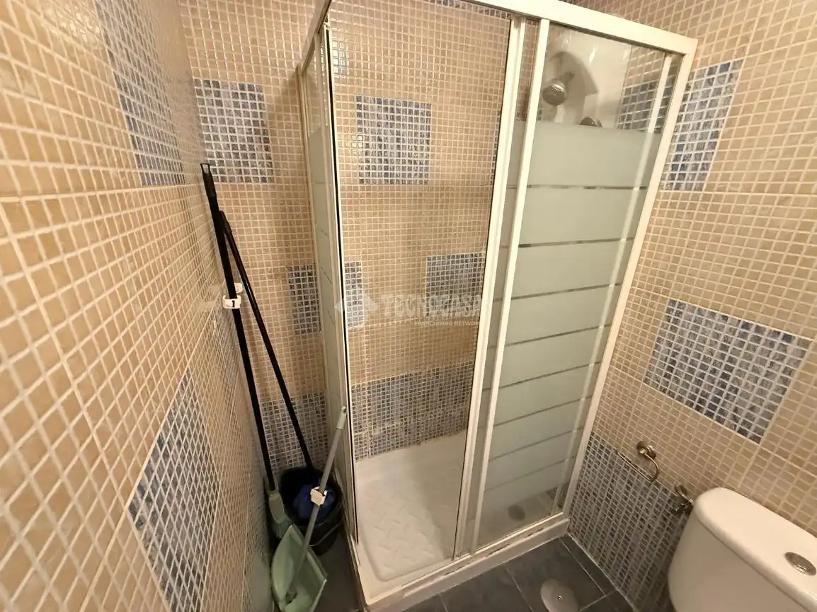 Bathroom of Study for sale in Madrid  with Air Conditioner, Alarm and Home automation