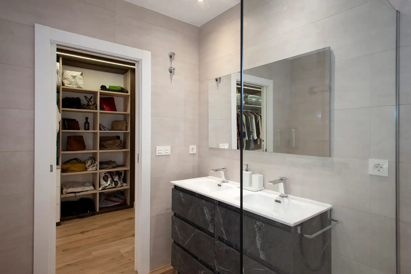 Bathroom of Flat for sale in Jaén  with Air Conditioner, Heating and Furnished