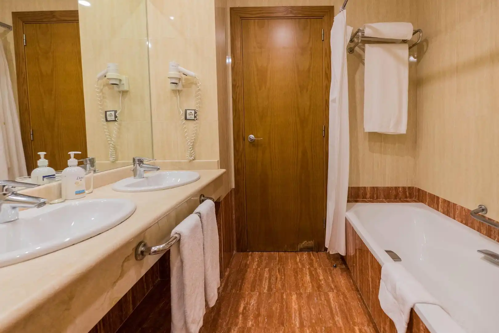 Bathroom of Flat for sale in Benahavís  with Air Conditioner, Heating and Private garden