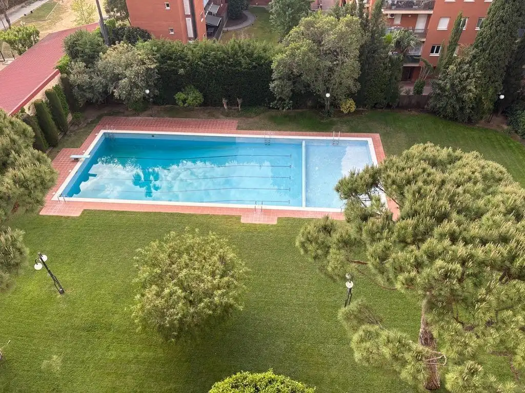 Piscina de Piso en venta en Vilassar de Mar con Calefacción, Terraza y Balcón