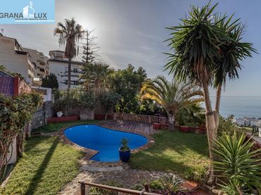 Casa amb piscina en venda a Calle de Maravillas Norte
