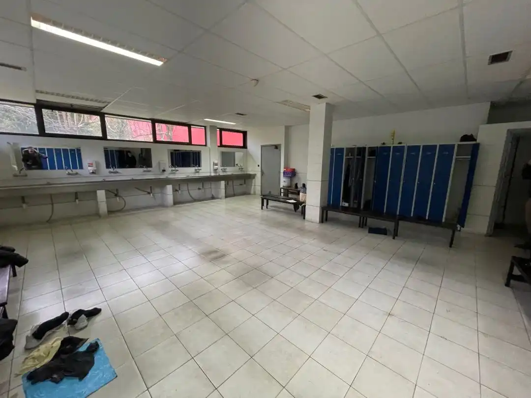 Fabrikhallen zur Miete in Deba