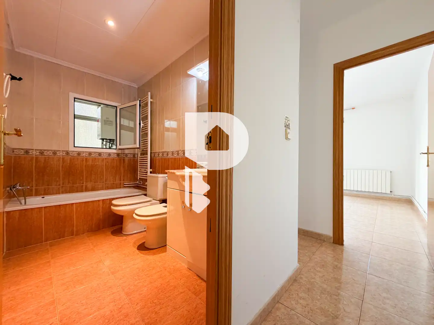 Baño de Piso en venta en Sant Joan Despí con Calefacción, Terraza y Horno