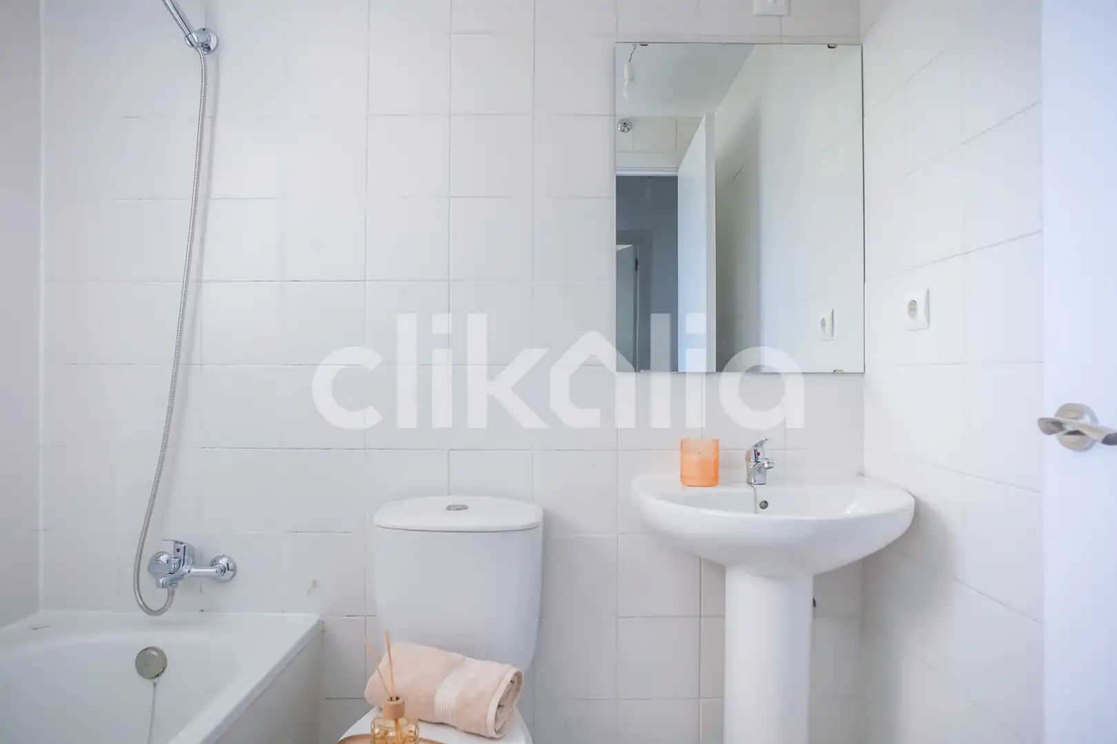 Bathroom of Flat for sale in Madrid  with Heating, Terrace and Storage room