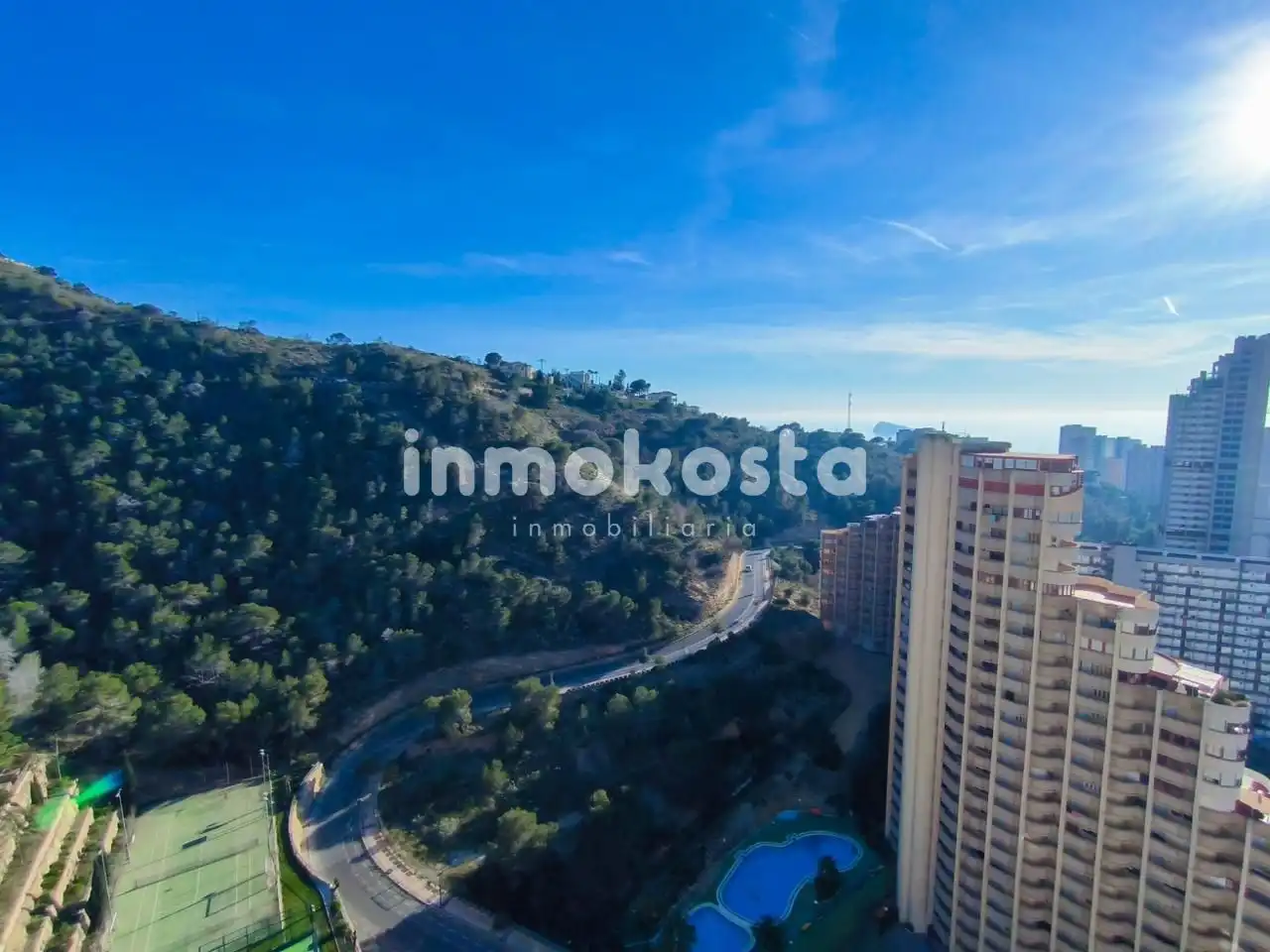 Vista exterior de Piso en venta en Benidorm con Aire acondicionado, Terraza y Piscina comunitaria