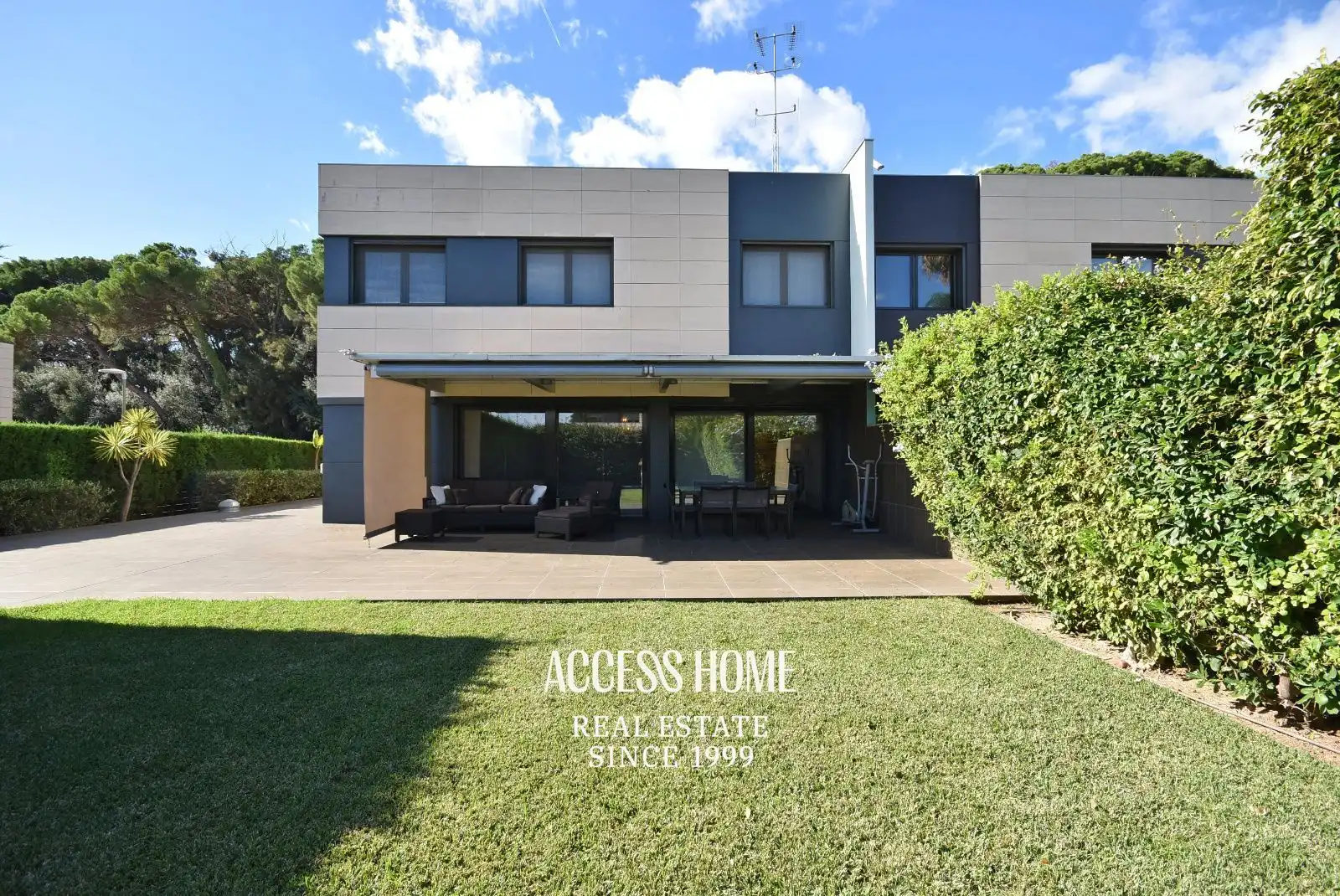 Casa amb piscina en venda a Can Sans