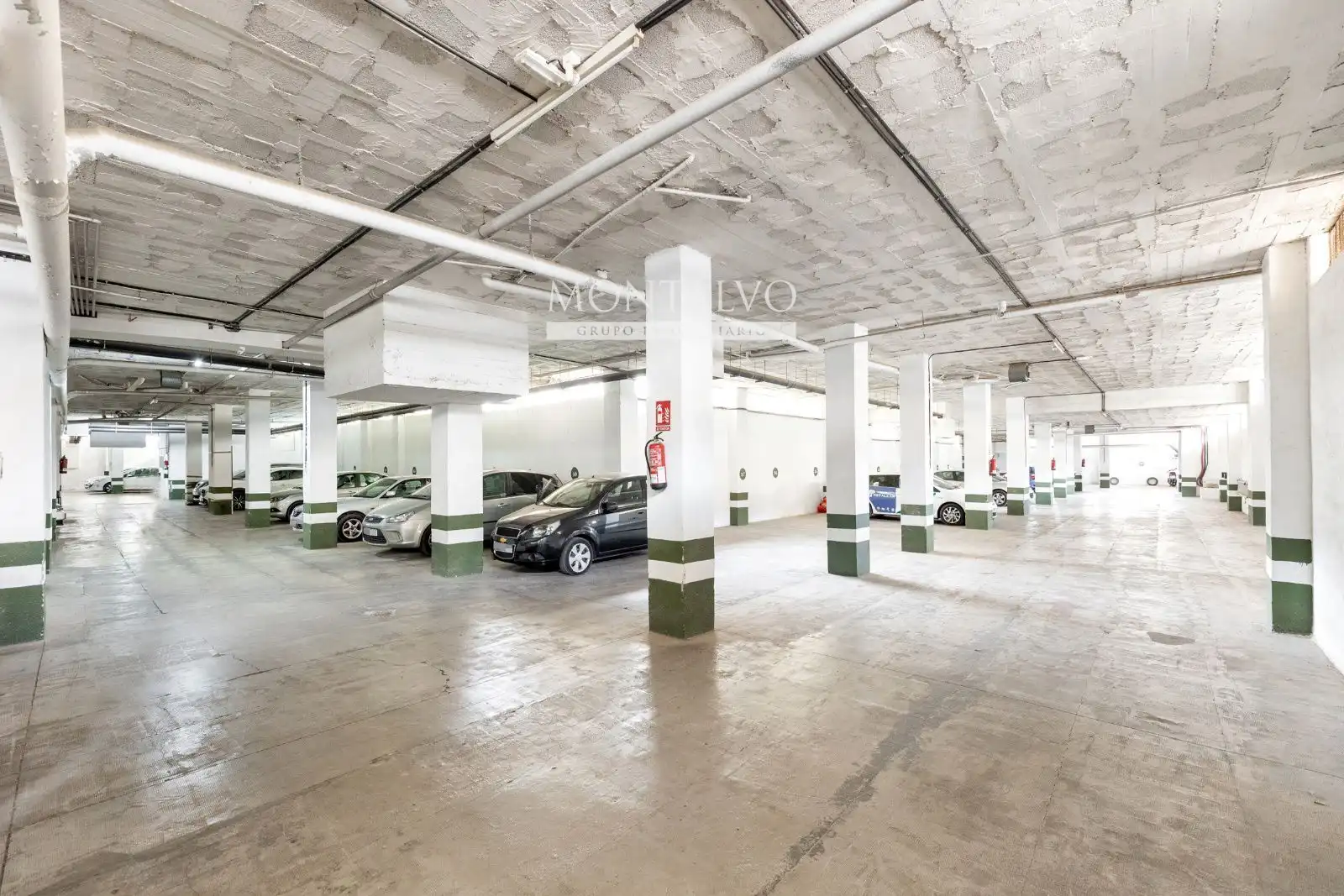Parkplatz von Wohnung zur Miete in Granada mit Klimaanlage, Schwimmbad und Möbliert