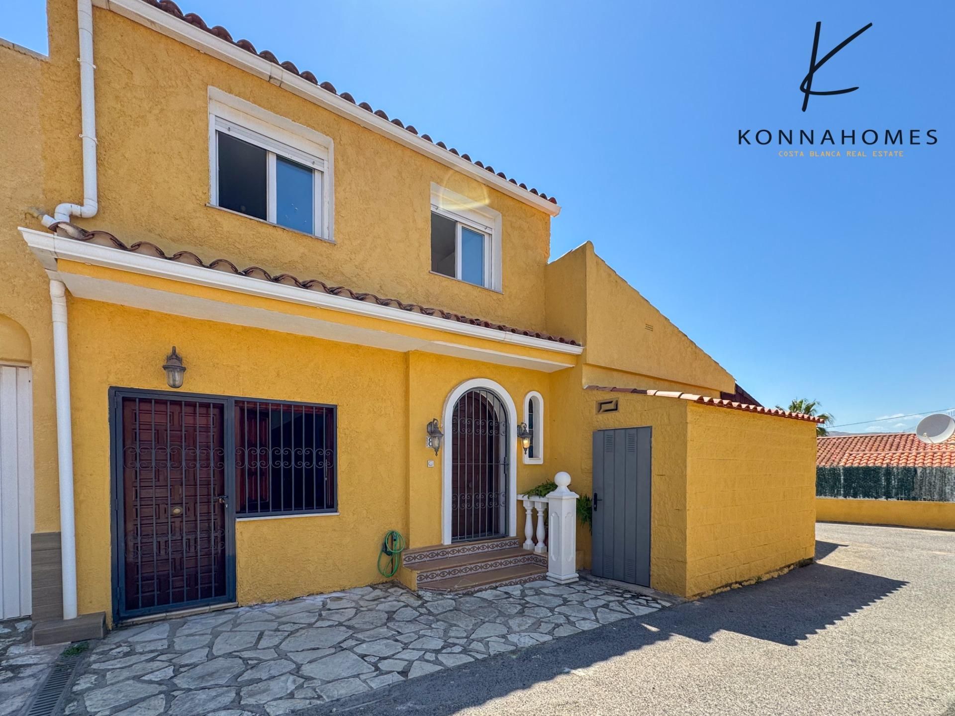 Exterior view of Single-family semi-detached for sale in Benidorm  with Air Conditioner, Heating and Private garden